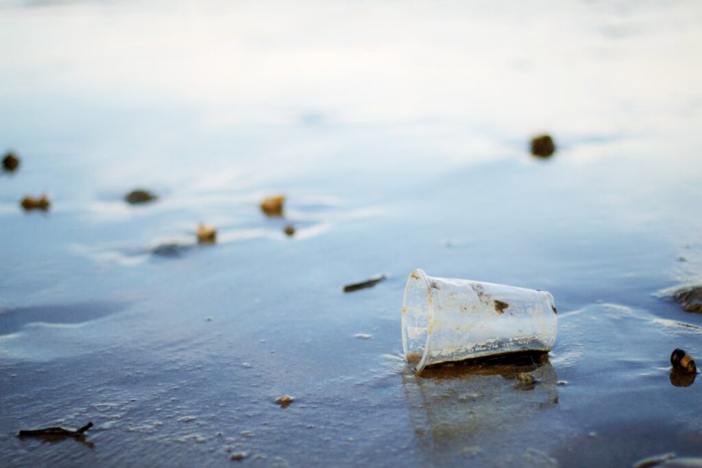 Mikroplastik Aus Der Atmosphäre: Wie Es Meer Und Klima Schadet - Welt ...